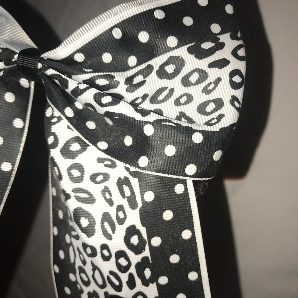 Cheer bow - Picture 2 of 3